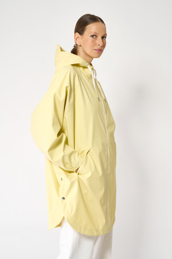 Light yellow Raincape Sky